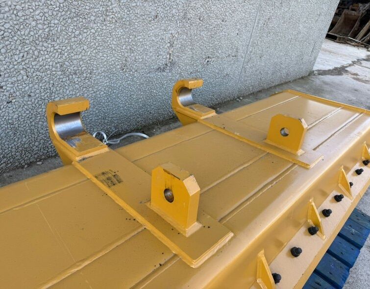 - FULLA DAVANTERA PER A MOTONIVELADORA